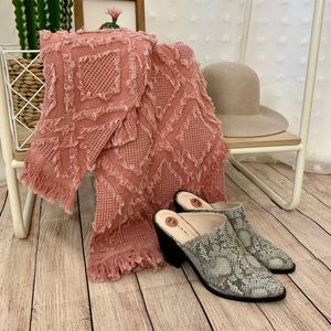 Tahari Snakeskin Booties NWOT